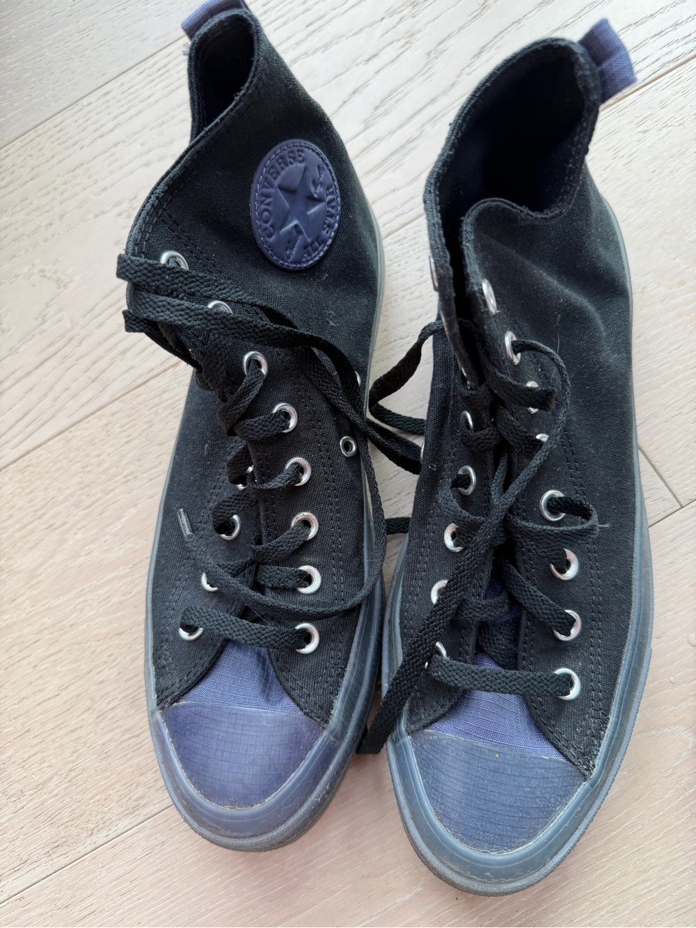 Converse  chuck Taylor Classic High-Top Men’s Canvas Sneakers - men’s 9- Black